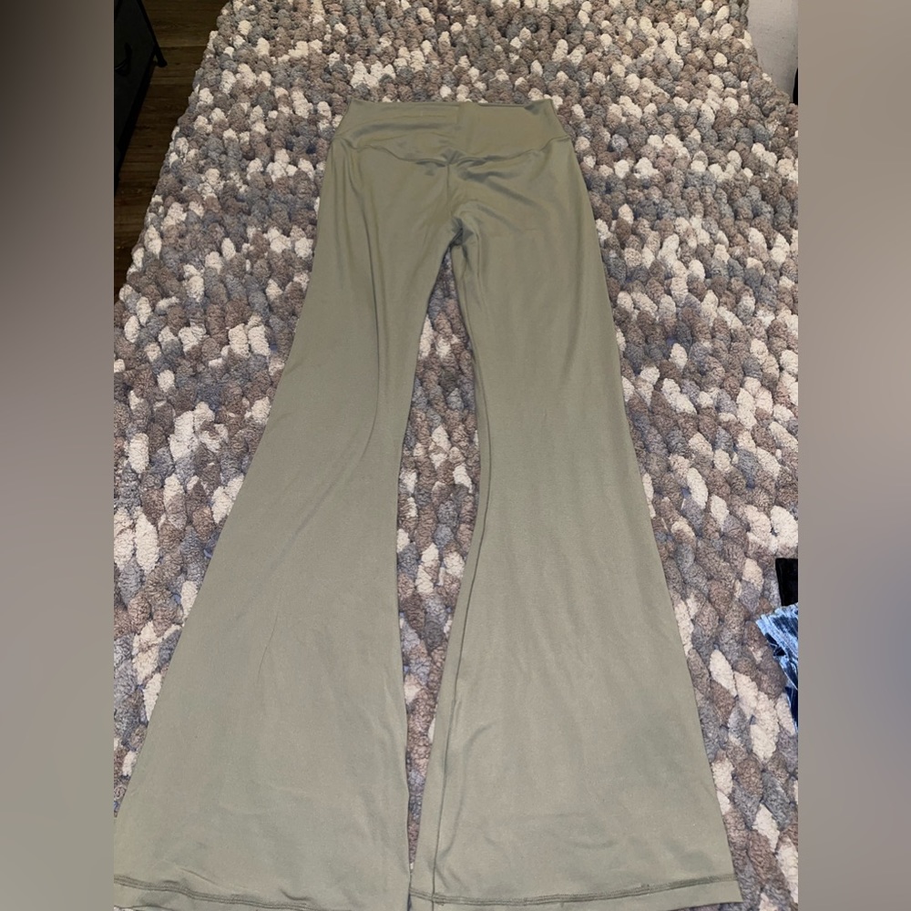 Green flare yoga pants